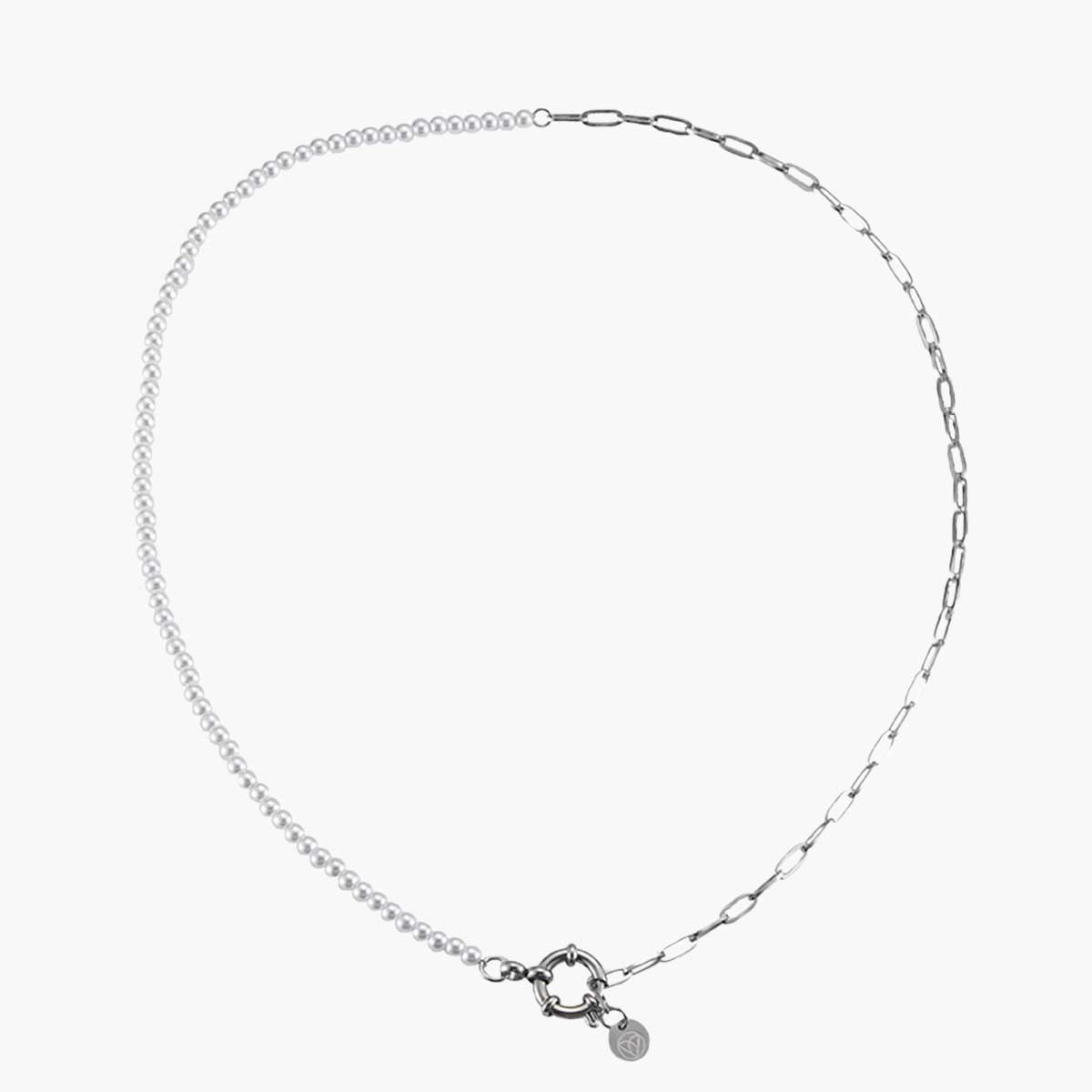 halskette silber mit perlen, perlenkette in silber, perlenhalskette damen silber, halskette damen silber perlen, gliederkette, silberne kette, choker kette, choker halskette, zierliche perlenkette, modische halskette, edle halskette, modeschmuck edel, hochwertiger modeschmuck, stilvolle choker-halskette, perfektes geschenk, perfektes schmuckgseschenk, büroklammerkette