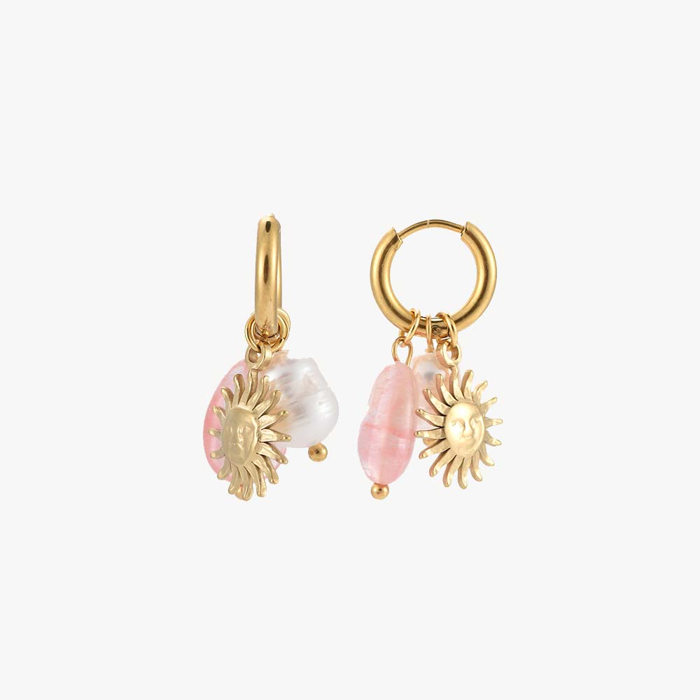  ohrringe sommer mit sonnen anhänger, hoop ohrringe gold mit anhänger, goldohrringe mit sonnenanhänger, mini hoops ohrringe vergoldet, vergoldete ohrringe hoops, süße mini creolen, ear candy ohrringe